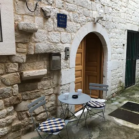 Old Town With Free Parking * 特罗吉尔
