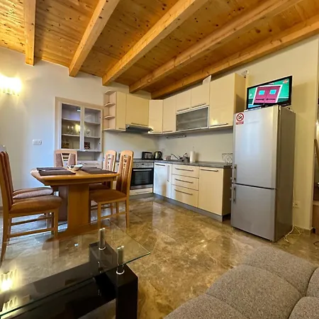 Old Town - Free Parking Apartment